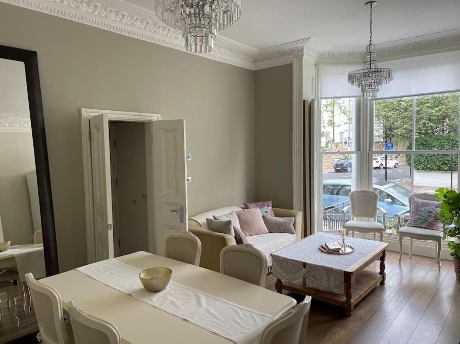Stylish 3-Bedroom Flat In Kensington Лондон Екстериор снимка