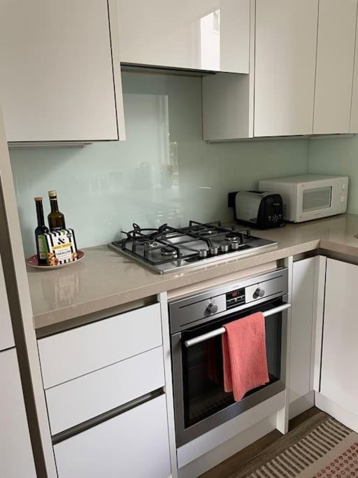 Stylish 3-Bedroom Flat In Kensington Лондон Екстериор снимка