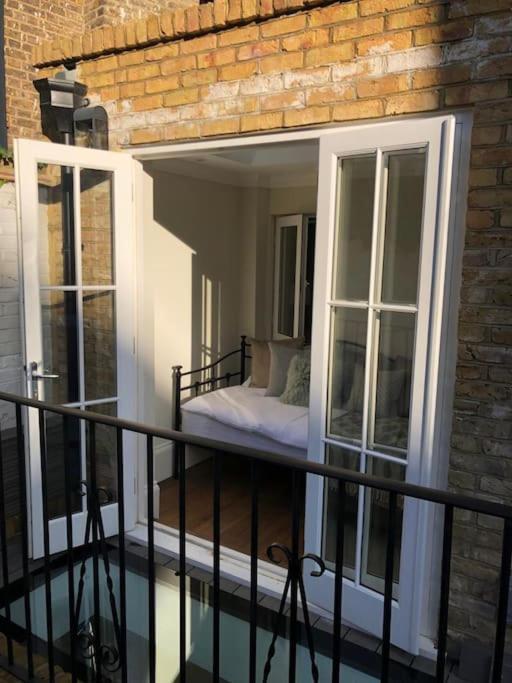 Stylish 3-Bedroom Flat In Kensington Лондон Екстериор снимка
