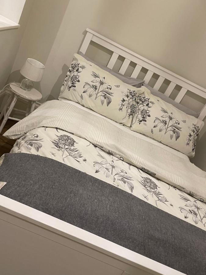 Stylish 3-Bedroom Flat In Kensington Лондон Екстериор снимка