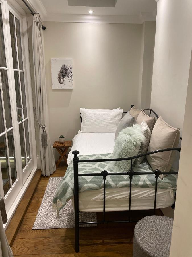 Stylish 3-Bedroom Flat In Kensington Лондон Екстериор снимка