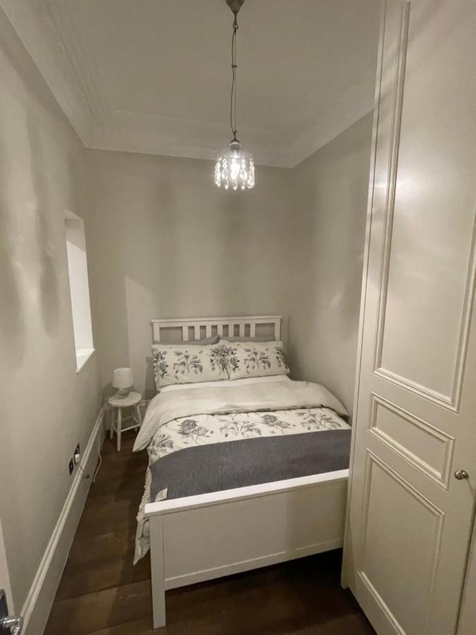 Stylish 3-Bedroom Flat In Kensington Лондон Екстериор снимка